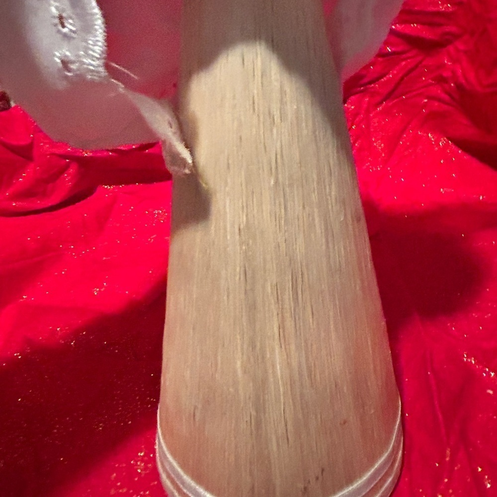 Vintage Abaca angel made out of Manila hemp with white eyelet dress- preloved - Picture 5 of 7